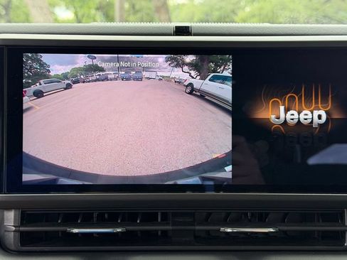 Used 2025 Jeep Wrangler Unlimited Sahara AWD/4WD image 15