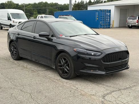Used 2016 Ford Fusion SE FWD image 3