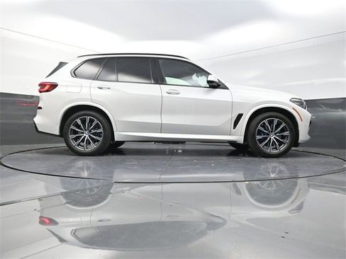 Used 2022 BMW X5 xDrive40i w/ M Sport Package image 34