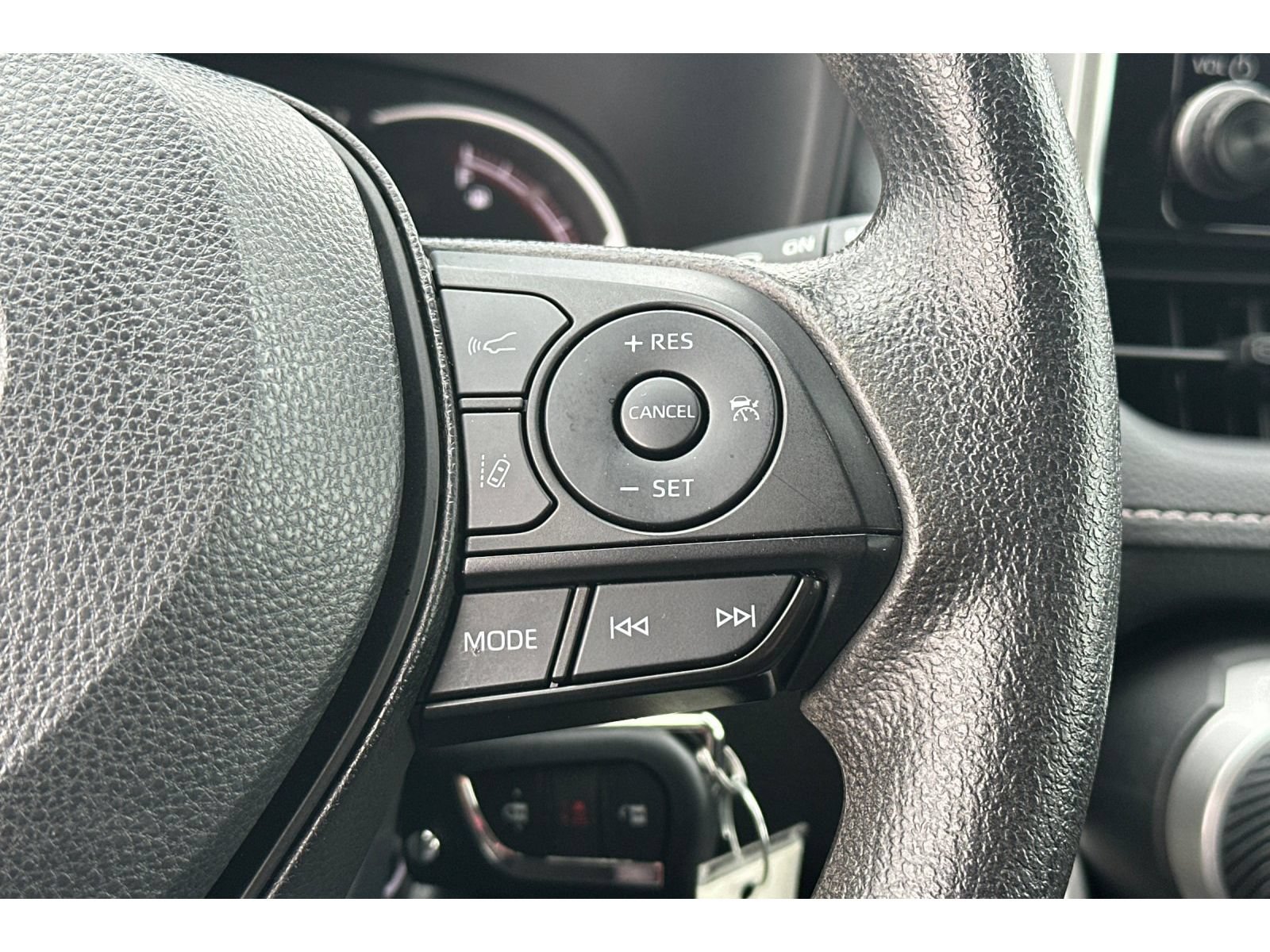 Certified 2025 Toyota RAV4 LE AWD/4WD image 27