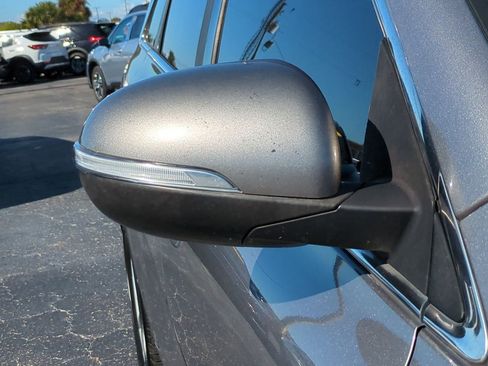 Used 2019 Kia Sorento LX image 12