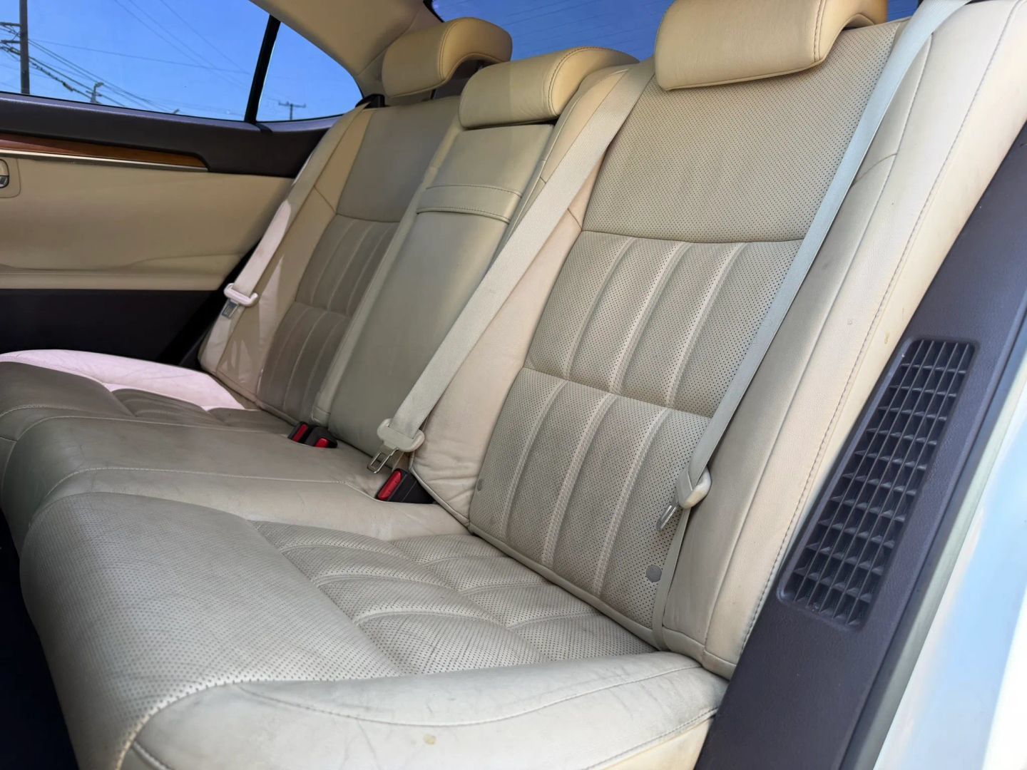 Used 2016 Lexus ES 300h w/ Luxury Package w/Wood Trim FWD image 13