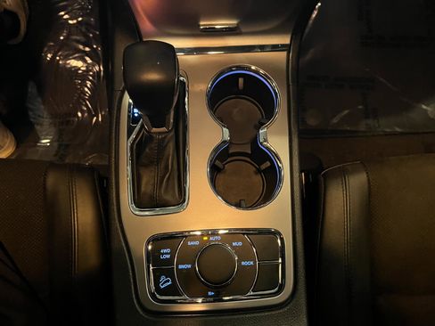 Used 2022 Jeep Grand Cherokee Laredo X image 20