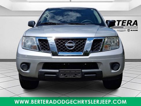 Used 2019 Nissan Frontier SV AWD/4WD image 2