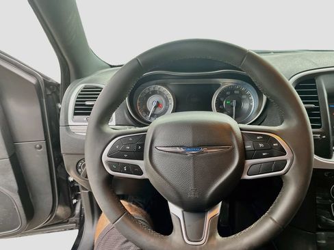Used 2022 Chrysler 300 Touring w/ Sport Appearance Package RWD image 11
