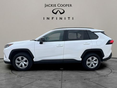 Used 2020 Toyota RAV4 LE image 2