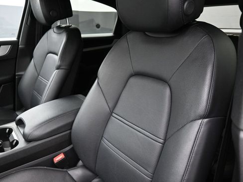 Used 2024 Porsche Cayenne Coupe AWD/4WD image 19