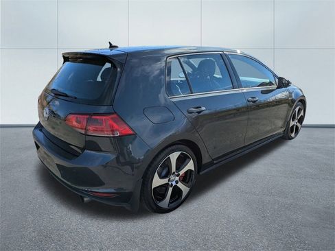 Used 2017 Volkswagen GTI SE image 3