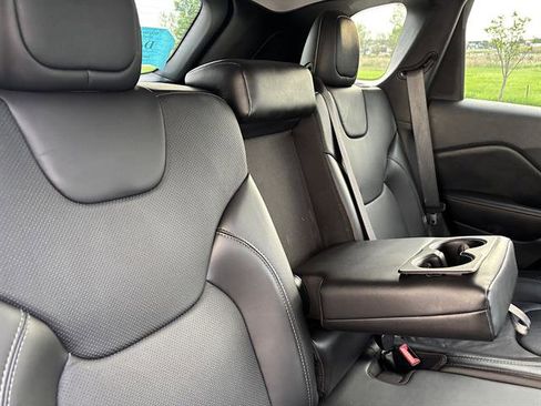Used 2019 Jeep Cherokee Limited AWD/4WD image 21