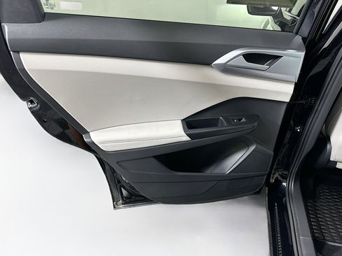 Used 2025 Volkswagen Taos SE image 25