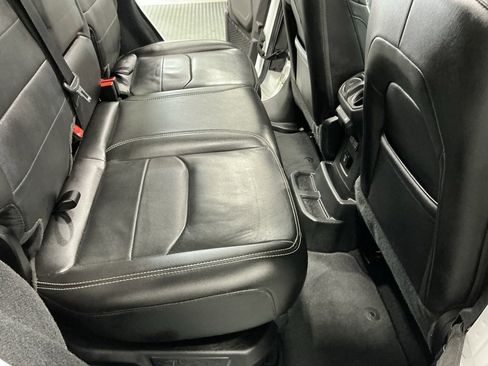 Used 2022 Jeep Wrangler Unlimited Sahara w/ Cold Weather Group image 31