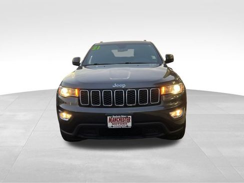 Used 2021 Jeep Grand Cherokee Laredo image 2