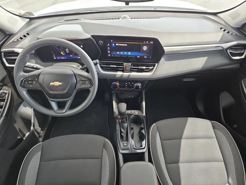 Used 2025 Chevrolet TrailBlazer LT AWD/4WD image 37