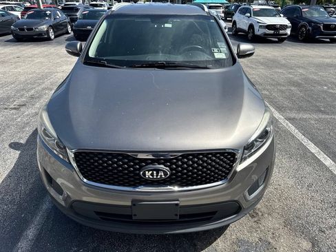 Used 2016 Kia Sorento FWD w/ LX Convenience Package image 2
