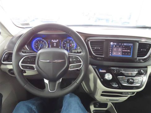 Used 2023 Chrysler Voyager LX FWD image 20