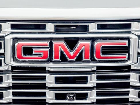 Used 2025 GMC Yukon XL Denali w/ Sun & Power Step Package image 3