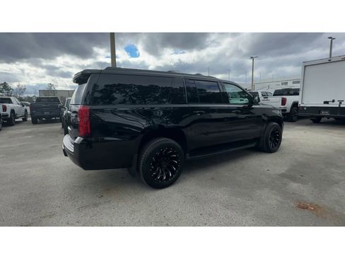 Certified 2018 Chevrolet Suburban LT w/ RST Edition image 8