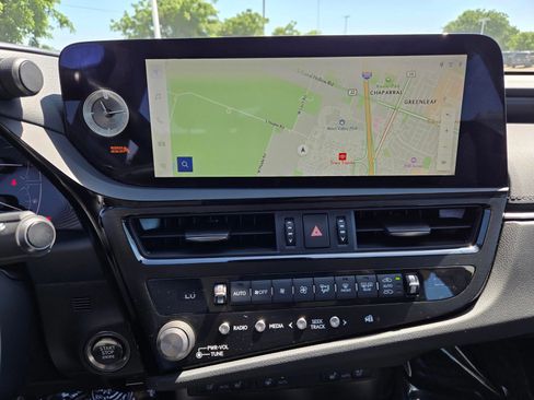 Used 2024 Lexus ES 250 w/ Premium Package AWD/4WD image 12