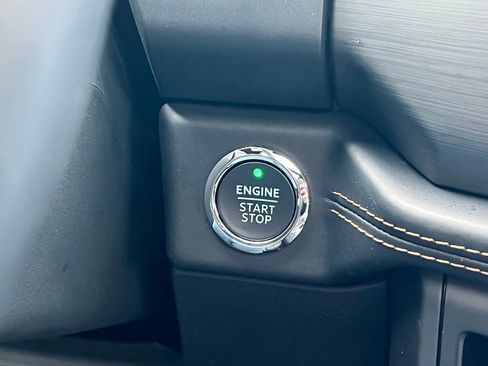 Used 2024 Ford Expedition Platinum image 32