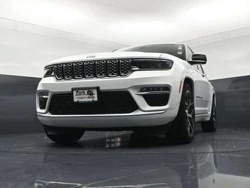 Used 2023 Jeep Grand Cherokee Summit AWD/4WD image 19