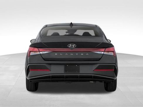 Used 2024 Hyundai Elantra SEL FWD image 8