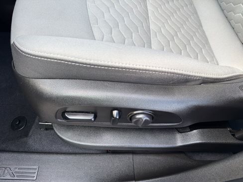 Certified 2021 Chevrolet Equinox LS image 15