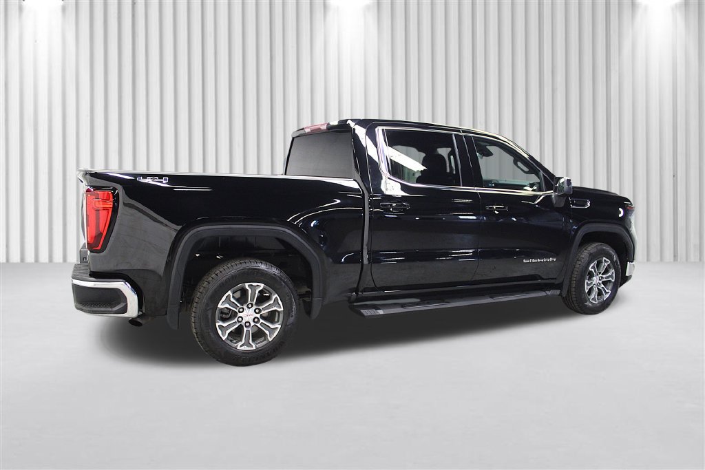 Used 2023 GMC Sierra 1500 SLE AWD/4WD image 3