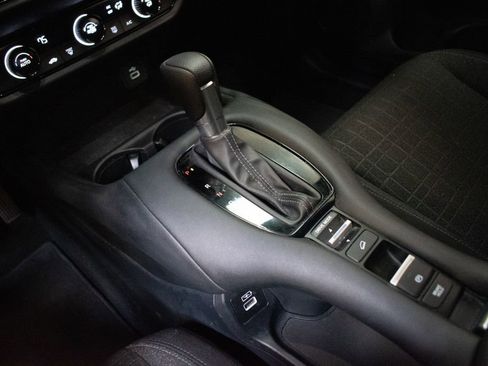 Used 2023 Honda HR-V LX image 17