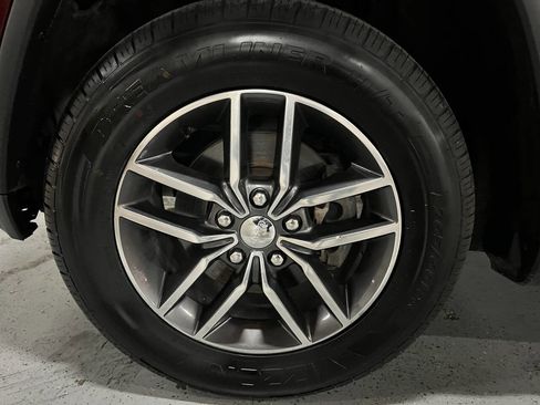 Used 2017 Jeep Grand Cherokee Limited w/ Luxury Group II image 17