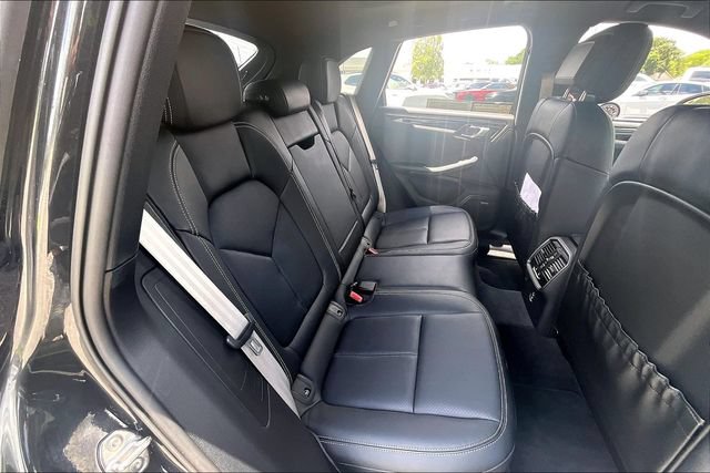 Used 2025 Porsche Macan AWD/4WD image 20