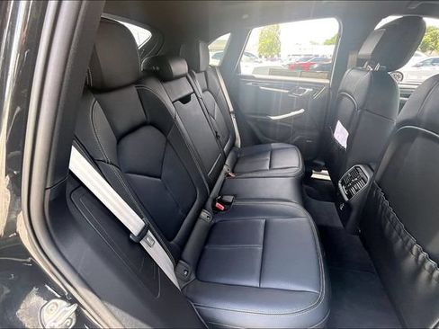 Used 2025 Porsche Macan AWD/4WD image 20
