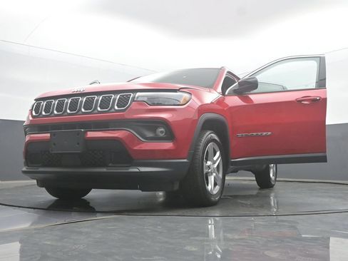 Used 2024 Jeep Compass Latitude AWD/4WD image 57