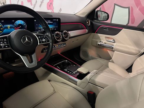 Used 2022 Mercedes-Benz GLB 250 w/ Premium Package Lite image 20