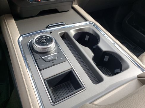 Used 2021 Ford Expedition XLT image 24