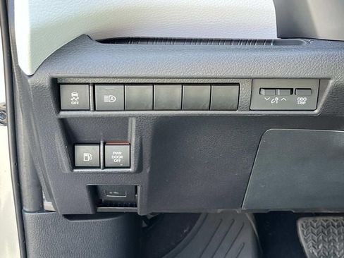 Used 2025 Toyota Sienna XLE image 29