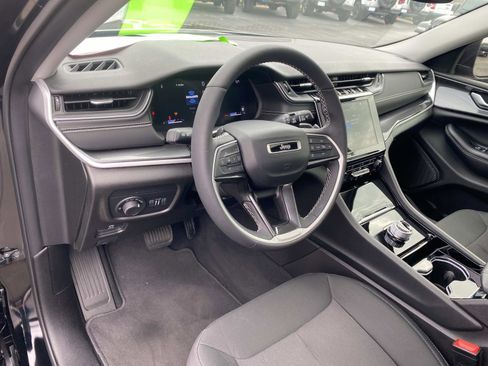 Certified 2023 Jeep Grand Cherokee Laredo w/ Luxury Tech Group I image 26