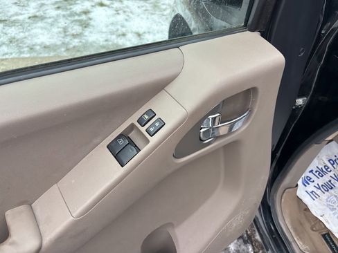 Used 2013 Nissan Frontier SV image 15