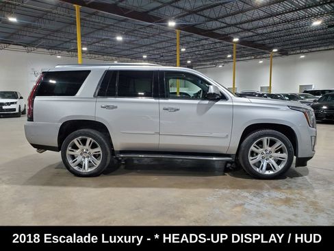 Used 2018 Cadillac Escalade Luxury RWD image 5