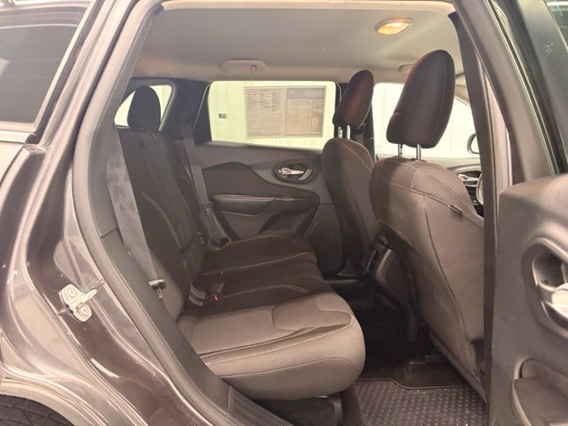 Used 2015 Jeep Cherokee Latitude w/ Cold Weather Group AWD/4WD image 9