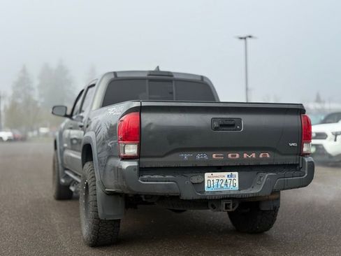 Used 2016 Toyota Tacoma TRD Off-Road image 3