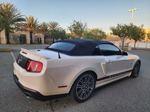 Used 2010 Ford Mustang GT Premium image 9