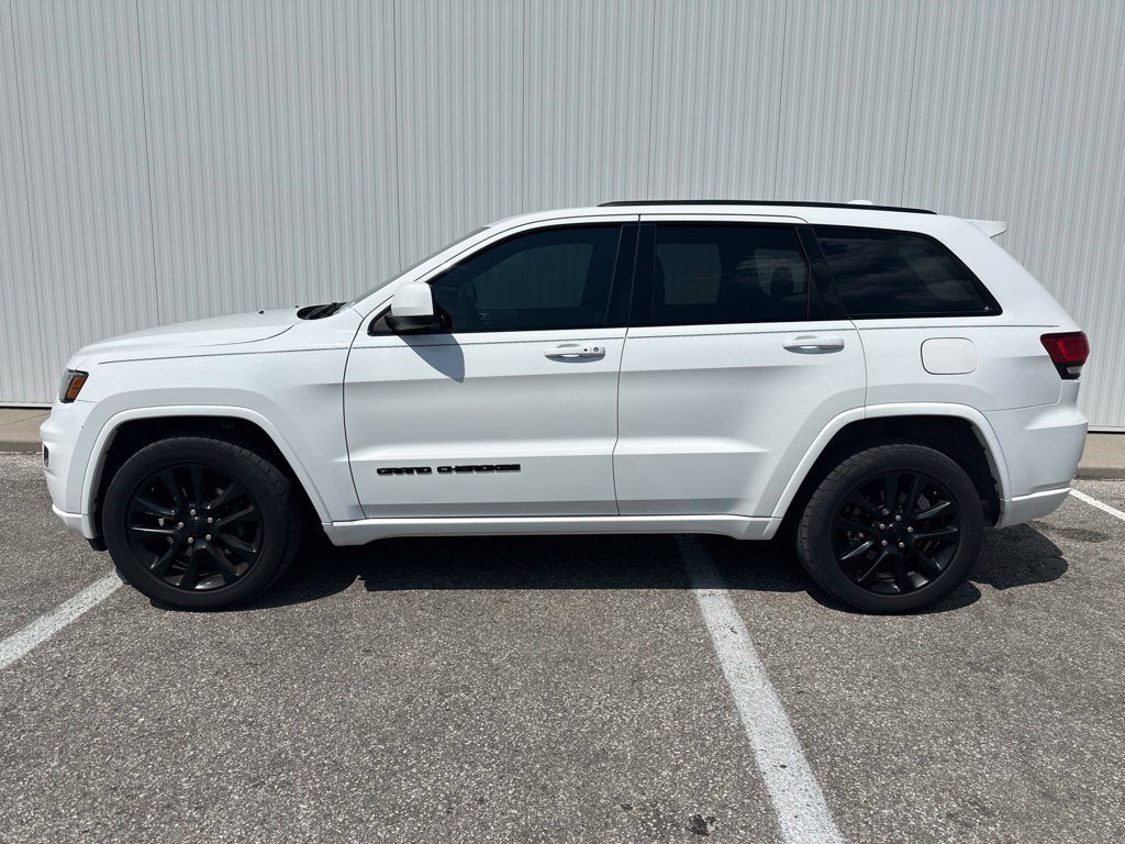 Used 2018 Jeep Grand Cherokee Altitude AWD/4WD image 3