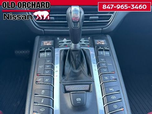 Used 2020 Porsche Macan Turbo AWD/4WD image 17