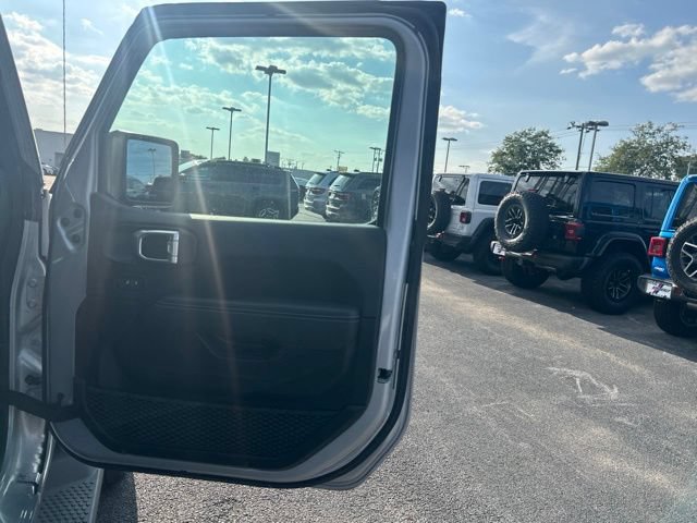 Used 2023 Jeep Wrangler Unlimited Sahara w/ Cold Weather Group AWD/4WD image 17