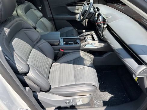 New 2026 Lincoln Nautilus Reserve AWD/4WD image 14