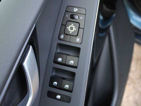 New 2025 Kia Niro EX Touring image 19