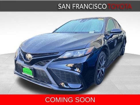 Used 2021 Toyota Camry SE image 1