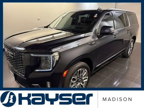Used 2023 GMC Yukon XL Denali Ultimate AWD/4WD image 3