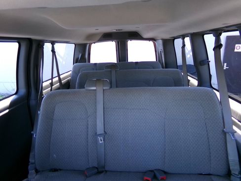 Used 2017 Chevrolet Express 2500 LT w/ LT Preferred Equipment Group RWD image 21