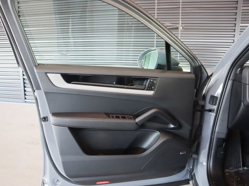 Certified 2025 Porsche Cayenne Coupe image 26